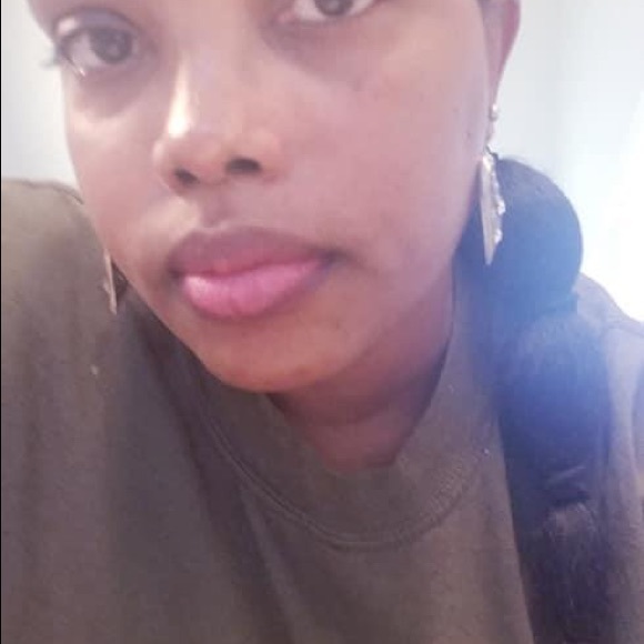 Meet your Posher, Cynthia - Picture 6 of 6